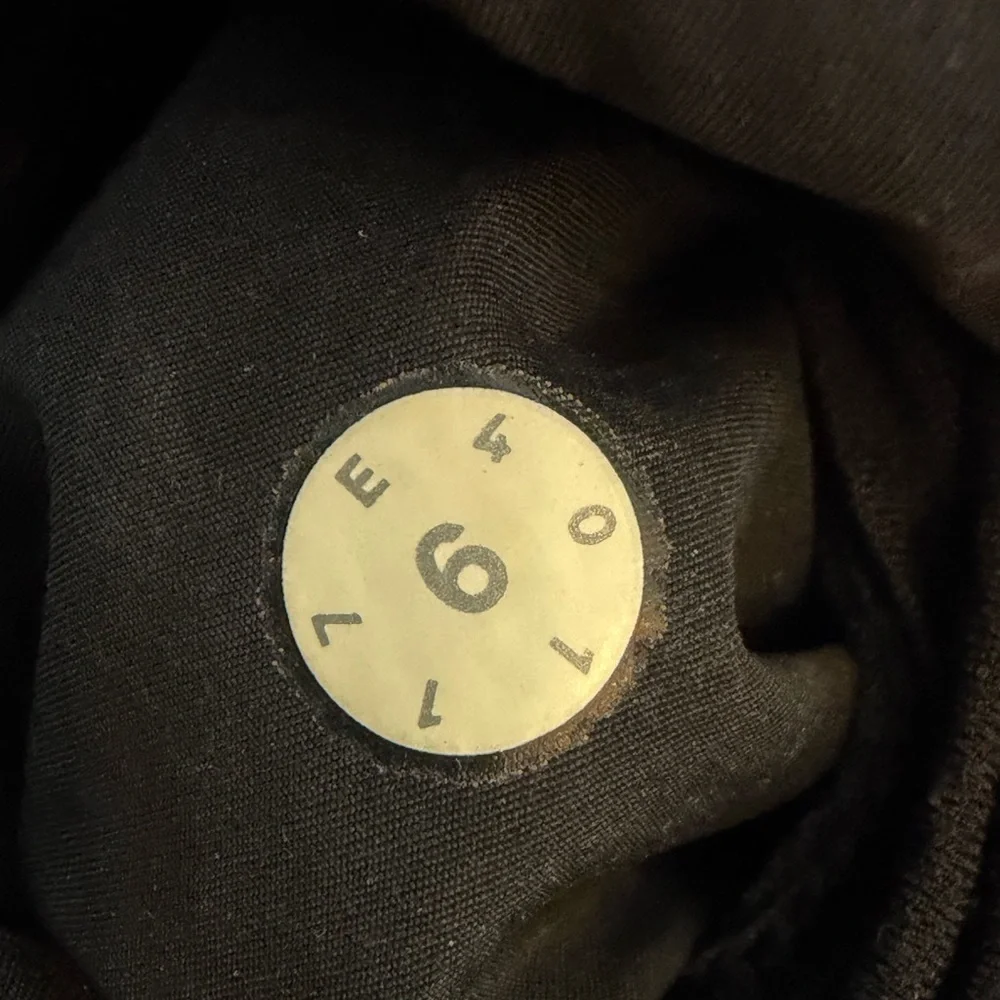 Lululemon Just Enough Puff 800-fill-power goose down Jacket Black Size 6‎